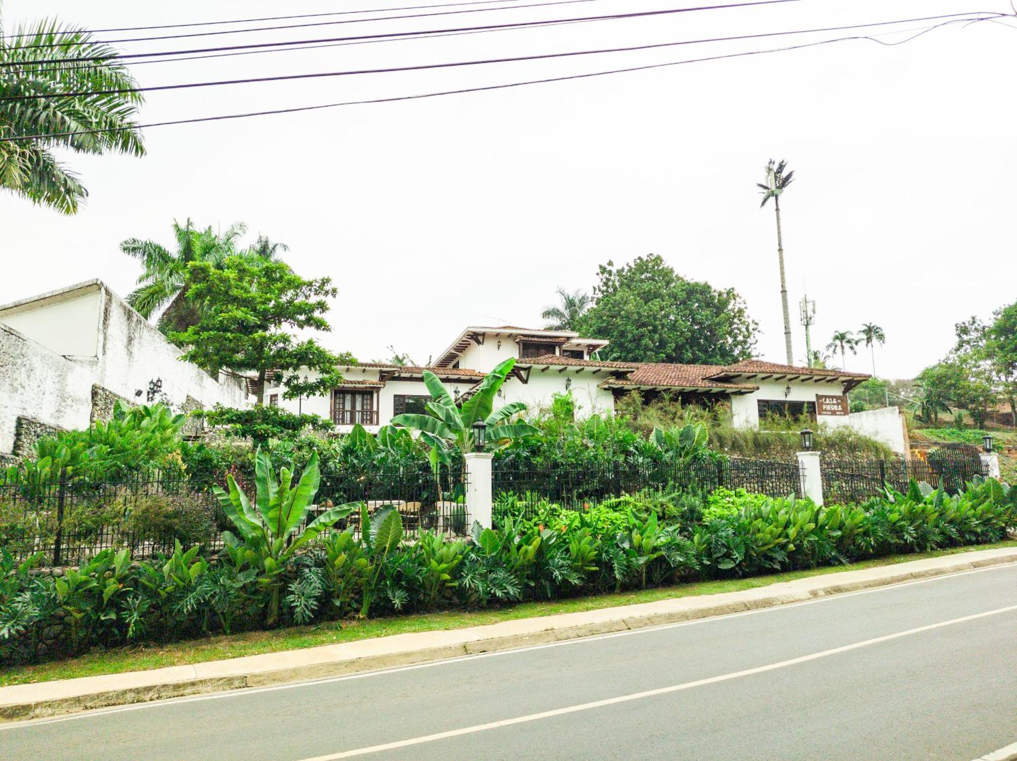 Hotel Boutique La Casa De Piedra Cali Exterior photo